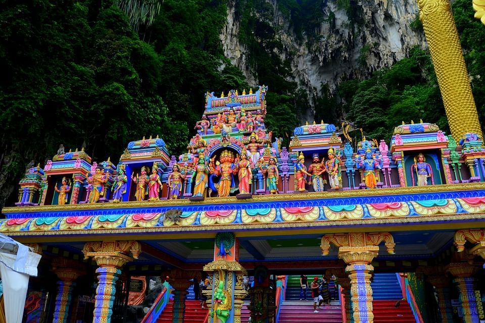 One Way Transfer from Kuala Lumpur Airport - Genting Hotel + Enrote Batu Caves ( 60Mins )