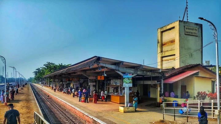 North Goa Hotel To Thivim Railway Station